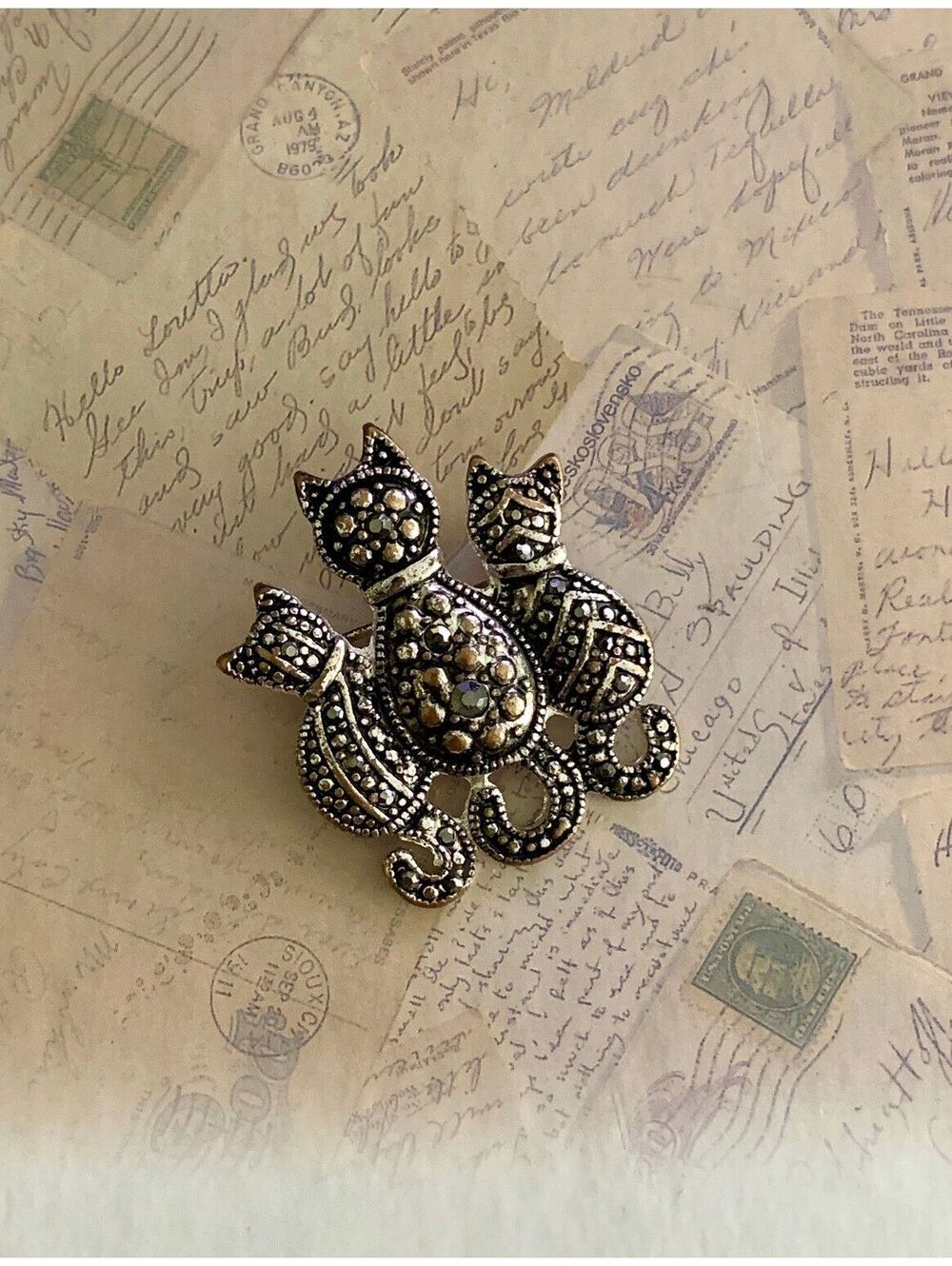 Vintage Charming Triple Cat Marcasite Brooch Pin - Sparkly & Unique Accessory